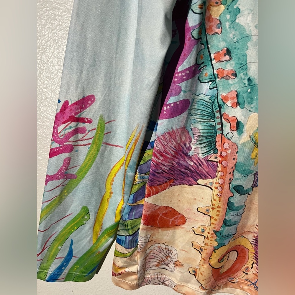 Art & Sol Seahorse design. Breathable Quickdry Top - Picture 4 of 9